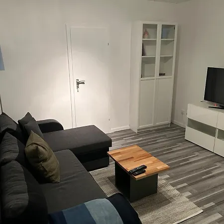 Am Waldrand Mit Grossem Garten דירה