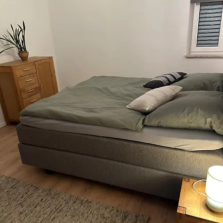 Am Waldrand Mit Grossem Garten