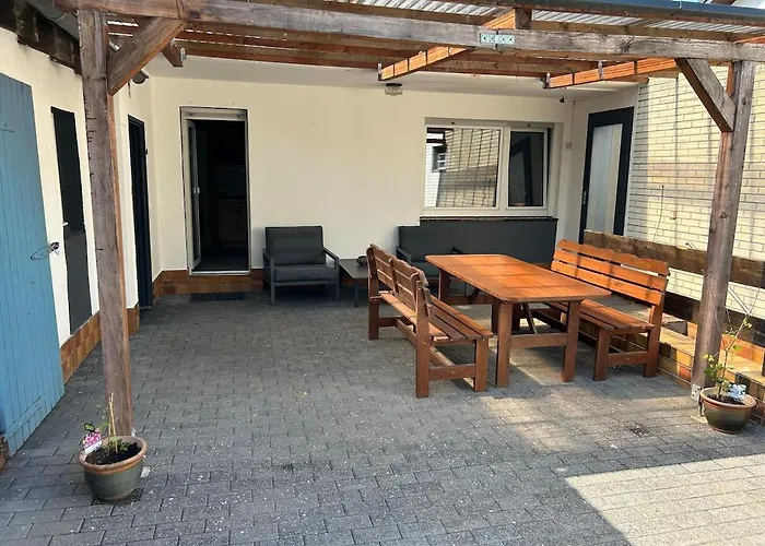 Am Waldrand Mit Grossem Garten *