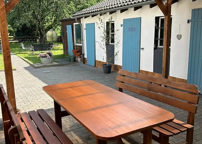 Am Waldrand Mit Grossem Garten * レバークーゼン