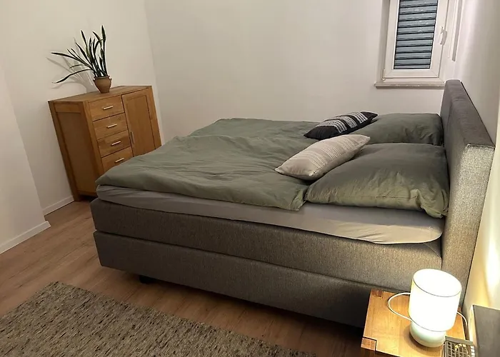 Am Waldrand Mit Grossem Garten