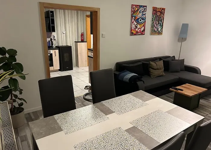 Am Waldrand Mit Grossem Garten アパート レバークーゼン